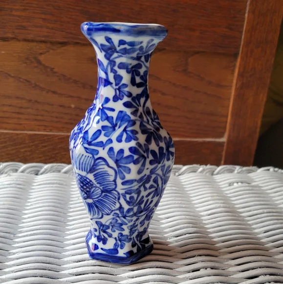 Small Blue vase - Picture 2 of 9